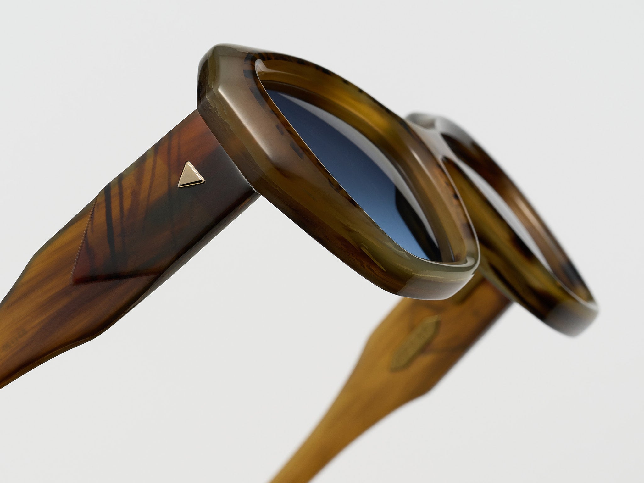 Vogue Horn -  alternate angle