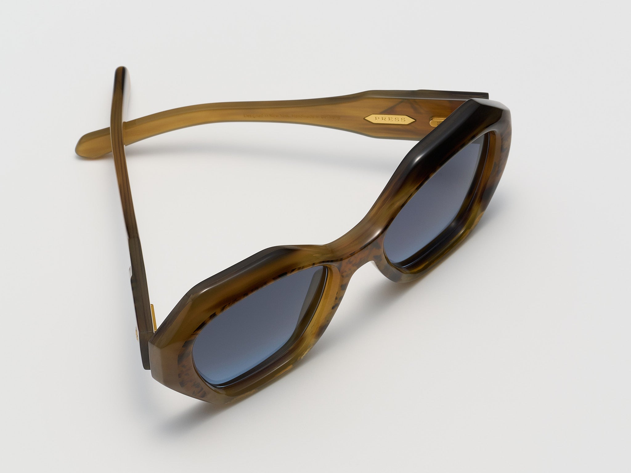 Vogue Horn view 3