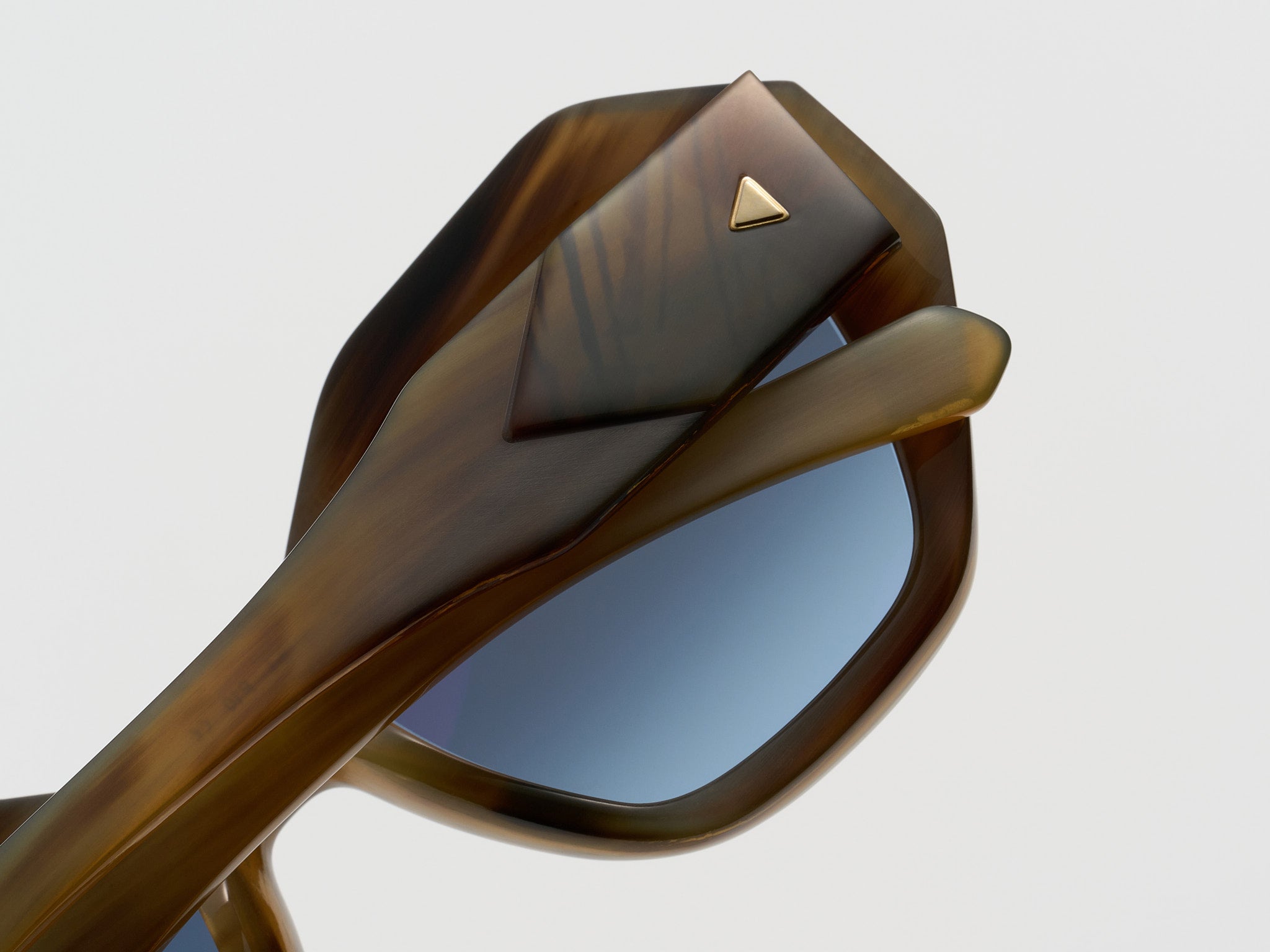 Vogue Horn view 4